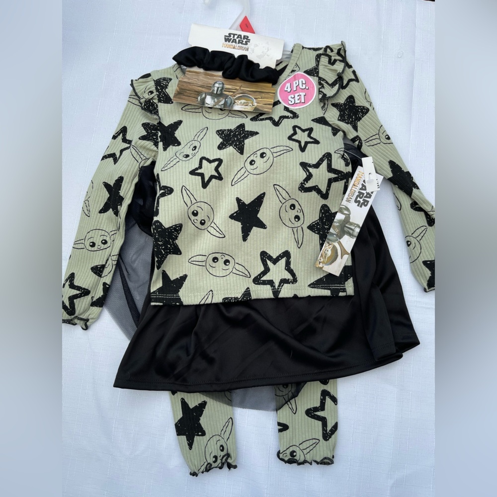 NWT Star Wars 4 piece Outfit Size 2T
